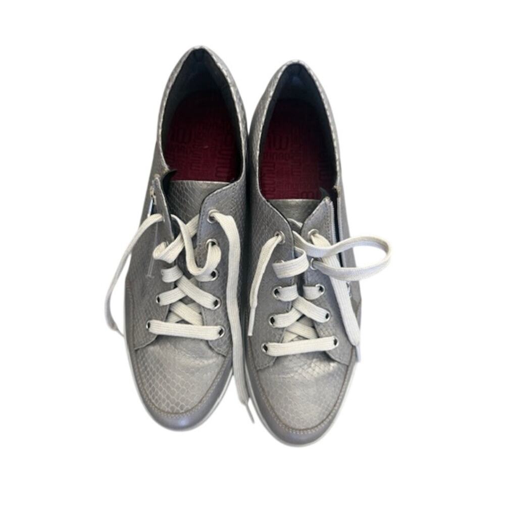 Munro Gabbie Metallic Silver Snakeskin Sneakers Zip Size 9.5 M